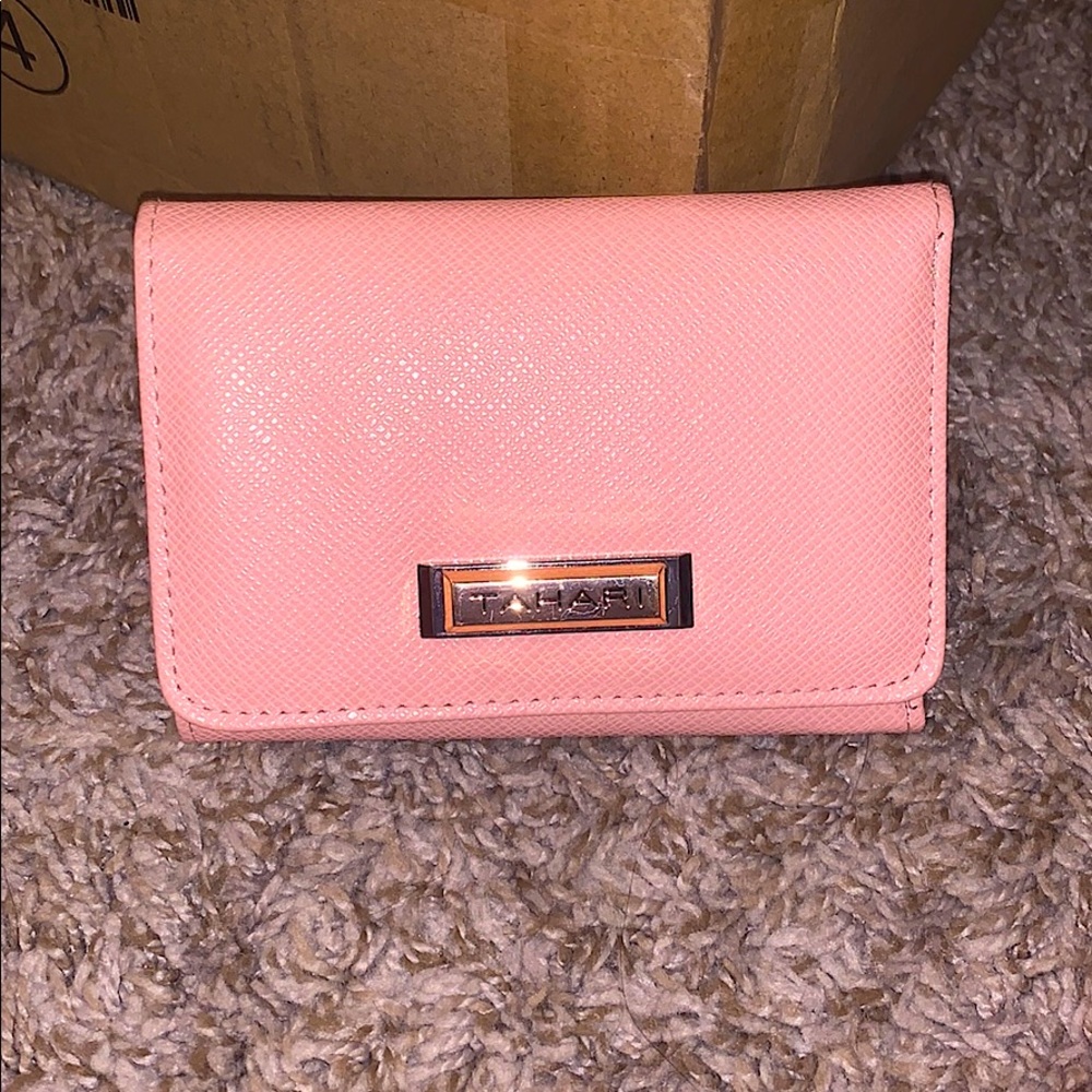 Tahari Wallet